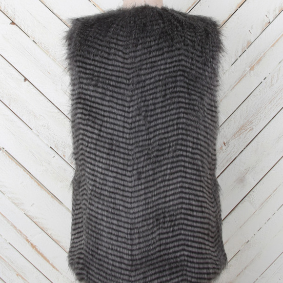 NWOT Altar'd State Faux Fur Vest - Picture 3 of 8